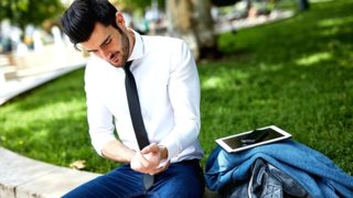 Μικρά και χρηστικά tips για να είσαι πάντα ατσαλάκωτος και στην πένα
: Οκτώ γρήγορες λύσεις σε καθημερινά στυλιστικά προβλήματα