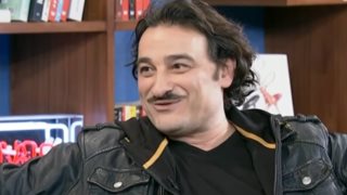 Οι απίθανες ατάκες του Βασίλη Χαραλαμπόπουλου για τις κατακτήσεις του: "Ήμουν... σπουργιτάκι"