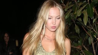 Η Lila Moss σε μία iconic εμφάνιση που μας θύμισε τη μαμά της, Kate Moss