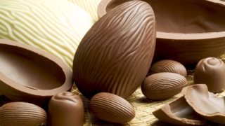 Πρεμιέρα σήμερα για το "Καλάθι του Πάσχα" με αρνί, τσουρέκι και σοκολατένια αυγά - Μέχρι πότε θα ισχύει