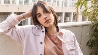 Η Ραφαέλα Ψαρρού φόρεσε τη φούστα που επιλέγουμε λιγότερο τον χειμώνα | Τώρα θέλουμε να τη φορέσουμε κι εμείς