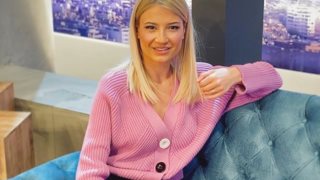 Star Style: 5 κομμάτια κλειδιά που επιλέγουν οι Ελληνίδες παρουσιάστριες στα home looks τους