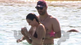 Γιώργος Σαμπάνης: Στα Κουφονήσια με γοητευτική συνοδό! Όλες οι φωτογραφίες