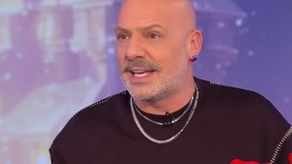 Νέα σπόντα Μουτσινά για Λιάγκα: "Μπορεί να μιλήσει στον γιο του για τους δεινόσαυρους"