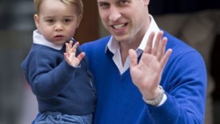 Πρίγκιπας George: Το γενέθλιο πορτρέτο του θα σου αποκαλύψει μια λεπτομέρεια που σίγουρα δεν είχες προσέξει
