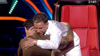 Η συγκινητική στιγμή του Γιώργου Μαζωνάκη με διαγωνιζόμενο - &quot;Να είσαι ευλογημένος&quot;
