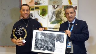 Ο Γιώργος Μαζωνάκης τιμήθηκε από τη ΔΕΘ για την πρωτοβουλία του για το μπουζούκι