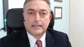 Βασιλακόπουλος: Δύσκολα τα Χριστούγεννα - Εμβολιάζονται οι νέοι που πάνε στα μπαρ και όχι οι 60άρηδες που πάνε στις ΜΕΘ