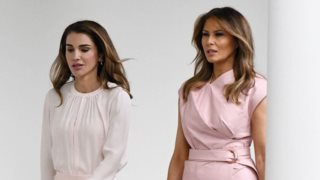 Βασίλισσα Ράνια &amp; Melania Trump αποθεώνουν τη διπλωματία της μόδας | Ποια κυρία κέρδισε τις εντυπώσεις;