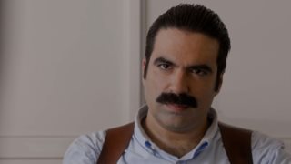 O Γιωργής Τσουρής αποκαλύπτει ποιες σκηνές τον ζορίζουν στη σειρά &quot;Φόνοι στο καμπαναριό&quot;