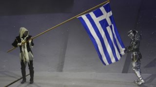 Ολυμπιακοί Αγώνες 2024 | Η ελληνική σημαία και η Νίκη της Σαμοθράκης στην τελετή λήξης στο Παρίσι