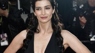 Η Αντιγόνη Κουλουκάκου αγκαλιά με τον 8μηνών γιο της - Η festive νότα στο look της