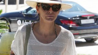 Μπέττυ Μαγγίρα: Οικογενειακή απόδραση στην παραλία: Φωτογραφίες