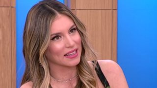 Αθηνά Οικονομάκου: Η εμφάνιση στη Μενεγάκη μετά τη γέννηση του γιου της: Η αλλαγή στο σώμα της, τα κιλά της εγκυμοσύνης &amp; ο ρόλος της μαμάς