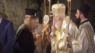 Πήραν φωτιά τα μαλλιά της Μαριλίζας Ξενογιαννακοπούλου στην Ανάσταση από κερί