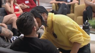 Power Of Love: Έπεσαν τα πρώτα φιλιά ανάμεσα στους παίκτες!