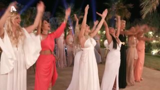 "The Bachelor" | Επικό! Τα κορίτσια το έριξαν στην... προσευχή για τα μάτια του Αλέξη