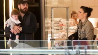 Σίσσυ Φειδά – Γιώργος Ανδρίτσος: Βόλτα με την 5 μηνών κόρη τους!