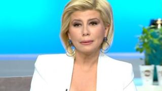 Ζήνα Κουτσελίνη

: «Λύγισε» στον αέρα της εκπομπής της! Η προσωπική αποκάλυψη &amp; η συγκίνηση