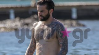 Θοδωρής Μαραντίνης: Παιχνίδια στο νερό με τους γιους του | Όλες οι φωτογραφίες