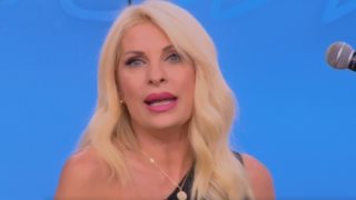 Ελένη Μενεγάκη: "Και εμείς τα βλέπουμε και τα ακούμε, κυρίες και κύριοι. Και εμείς σε αυτή τη χώρα ζούμε"