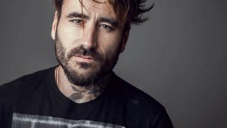 Γιώργος Μαυρίδης: Τα δύσκολα παιδικά χρόνια &amp; το σύμφωνο συμβίωσης