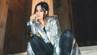 Χριστίνα Σάλτη | Ξεσηκώνει με το νέο της τραγούδι!