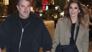 Δέσποινα Βανδή &amp; Βασίλης Μπισμπίκης χεράκι- χεράκι σε νεά βραδινή έξοδο