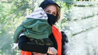 Η Τζένη Μπαλατσινού σε νέα εμφάνιση με τον γιο της