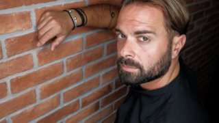 Ηλίας Βρεττός: &quot;Κατάντια είναι να εκφράζεσαι όπως εσύ τώρα&quot;