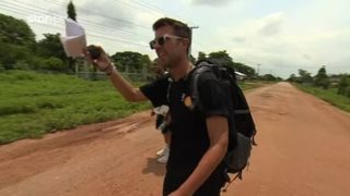 Asia Express | Τα &quot;γαλλικά&quot; του Fipster στον τηλεοπτικό αέρα