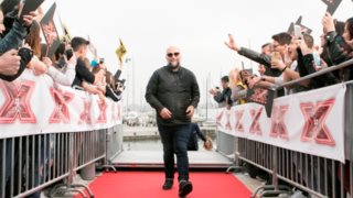 Μπάμπης Στόκας: H σκληρή κριτική στα μπουζούκια: «Το να βγαίνεις στη σκηνή με φέρετρο και με άλογο και γύρω γύρω να χορεύουν μπαλέτα μού φαίνεται αστείο»