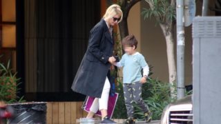 Η Σία Κοσιώνη με τον γιο της στην Αθήνα