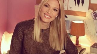 Βίκυ Καγιά: Η δημόσια ερωτική εξομολόγηση στον σύζυγό της και το καυτό φιλί