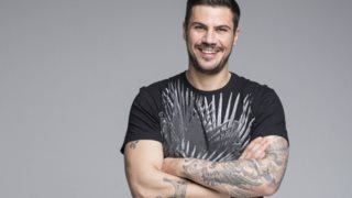 Άκης Πετρετζίκης: Δείτε τη συνάντηση με τους νέους MasterChef!