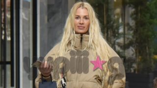 Βικτώρια Καρύδα: Η σπάνια δημόσια εμφάνιση με τον γιο της! Πού την εντοπίσαμε;