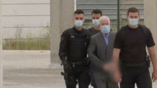 Στο δικαστήριο ο Πέτρος Φιλιππίδης - Χαμήλωνε το πρόσωπό του στις τηλεοπτικές κάμερες