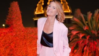 Τατιάνα Μπλάτνικ | Φόρεσε το λευκό πουκάμισο με τον πιο κομψό τρόπο