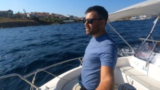 &quot;Happy Traveller&quot; | Ο Ευτύχης Μπλέτσας ταξιδεύει εντός Ελλάδος! Δείτε το trailer