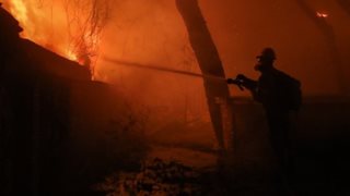 Βαρυμπόμπη: Σε πλήρη εξέλιξη η τεράστια πυρκαγιά - Εκκενώθηκαν περιοχές στο Κρυονέρι