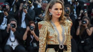 Natalie Portman: Φόρεσε το oversized σακάκι με τον καλύτερο τρόπο
