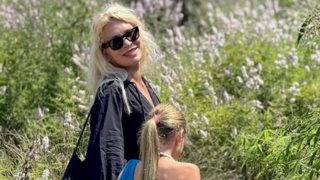 Η Ελένη Μενεγάκη ποζάρει με τη Μαρίνα Παντζοπούλου και της εύχεται για την ονομαστική της γιορτή