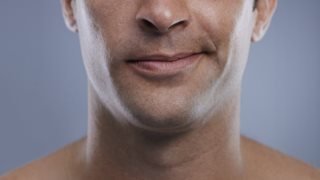 Γιατί να κάνεις μια επέμβαση γενειοπλαστικής: Ti είναι και τι βελτιώνει;