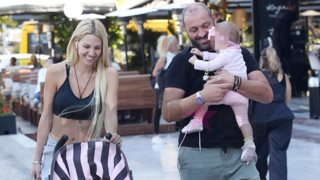 Σάσα Μπάστα &amp; Δημήτρης Κουσαθανάς: Μια ευτυχισμένη οικογένεια! Καθημερινές στιγμές με την κόρη τους