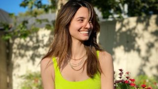 Η Ηλιάνα Παπαγεωργίου ποζάρει με αβυσσαλέο ντεκολτέ και &quot;ρίχνει&quot; το Instagram