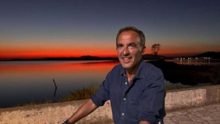 Ο Νίκος Αλιάγας επιστρέφει ως παρουσιαστής στην ελληνική τηλεόραση