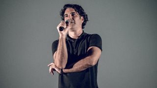 Αυτός είναι ο τίτλος της νέας σειράς του Χριστόφορου Παπακαλιάτη για το MEGA!