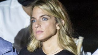 Η Χρυσή Βαρδινογιάννη με casual look και luxury τσάντα στην πρόβα γάμου με τον Νικόλαο ντε Γκρες