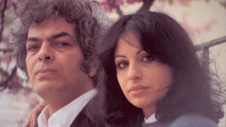 Συγκινεί η Χάρις Αλεξίου για τον Μάνο Λοΐζο: "Οι φίλοι σου γερνάμε χωρίς εσένα κι ακόμη και σήμερα παίρνουμε αξία όταν διηγούμαστε στιγμές που ζήσαμε μαζί σου"