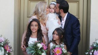 Θάνος Πετρέλης &amp; Σοφία Μοσχοπούλου: Βάφτισαν την κόρη τους: Το επίσημο φωτογραφικό άλμπουμ